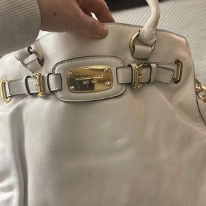 Michael kors hand bag beige color very clean